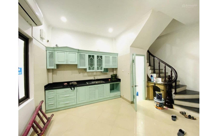 Cho thuê nhà riêng biệt nguyên căn tại ngõ Âu Cơ, DT 45 m2 - 6 tầng - Giá 17 Triệu (ctl)